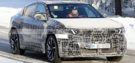 BMW iX4 camuflado