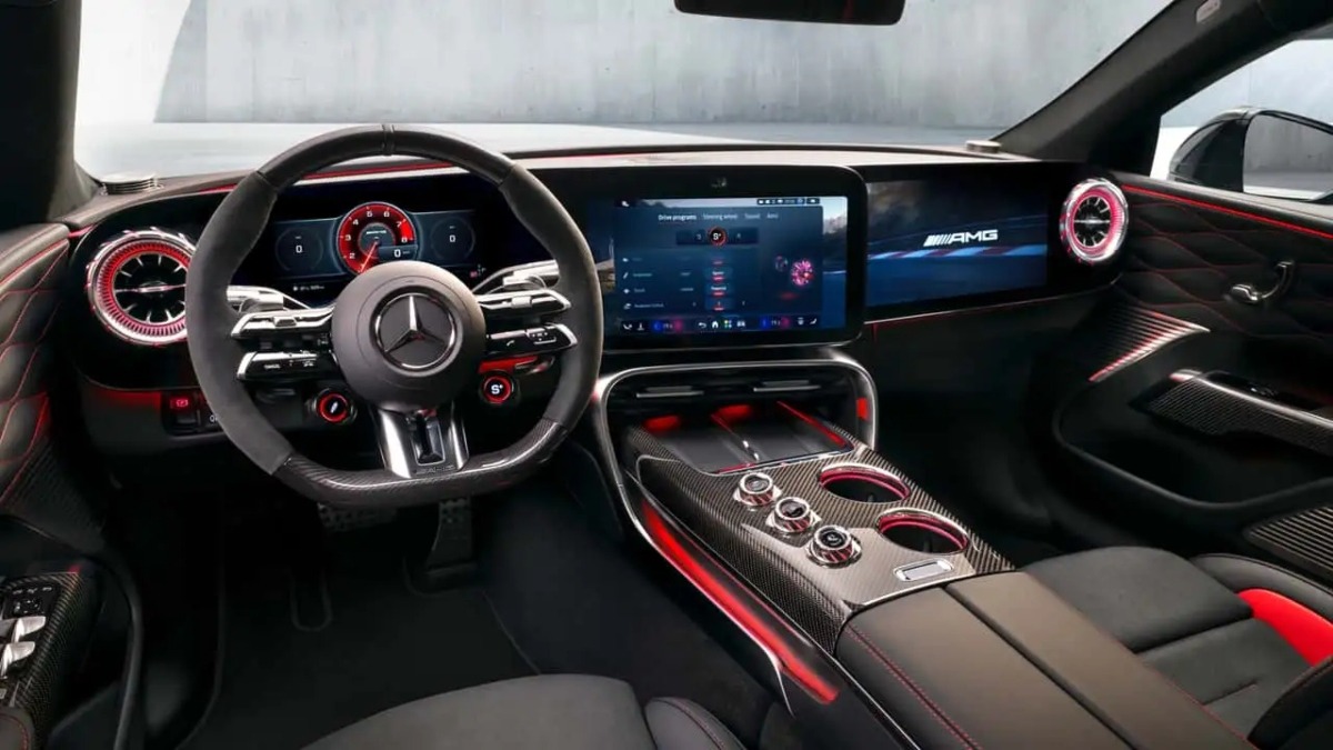 Mercedes-AMG GT 4 Coupé interior