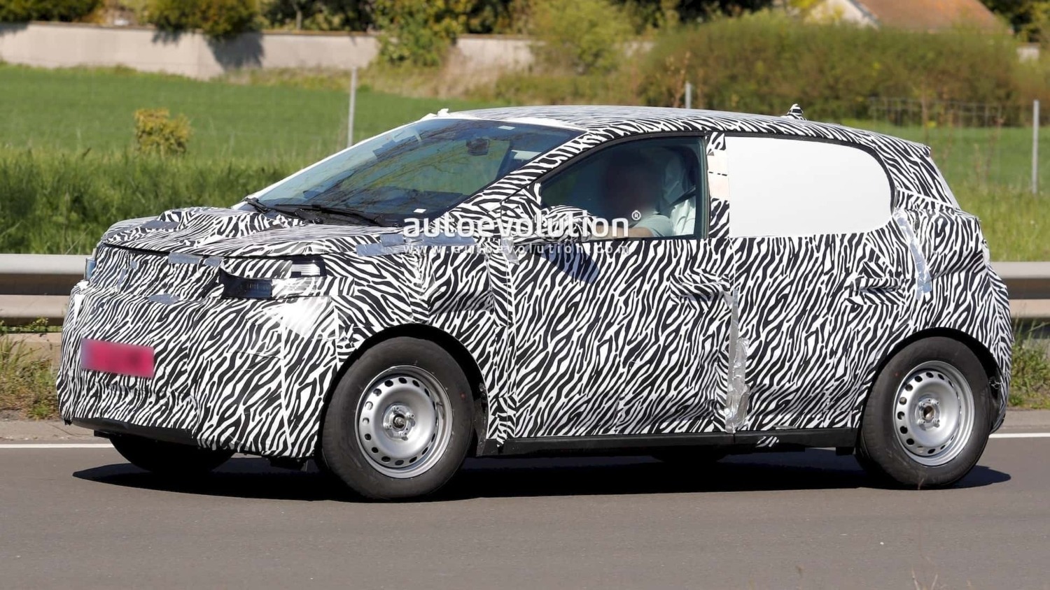 Dacia Spring base Twingo camuflado