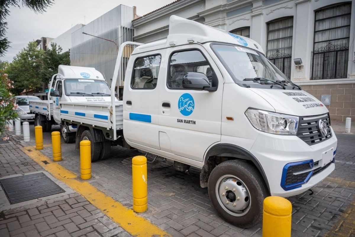 Dongfeng Captain W412 Mendoza