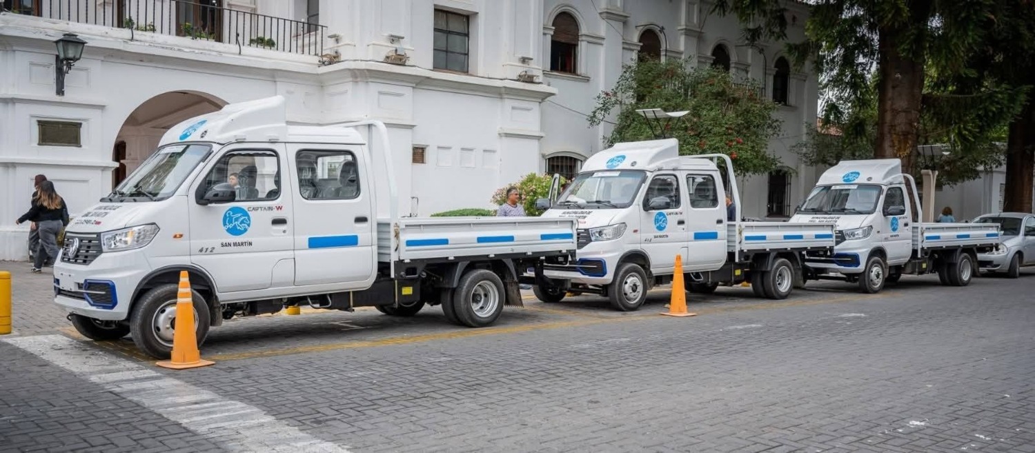 Dongfeng Captain W412 Mendoza