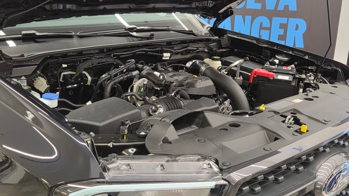 Ford Ranger Black 4x2 AT