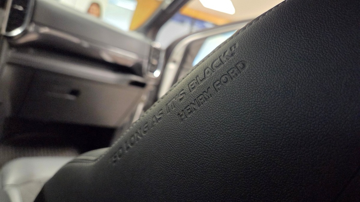 Ford Ranger Black 4x2 AT