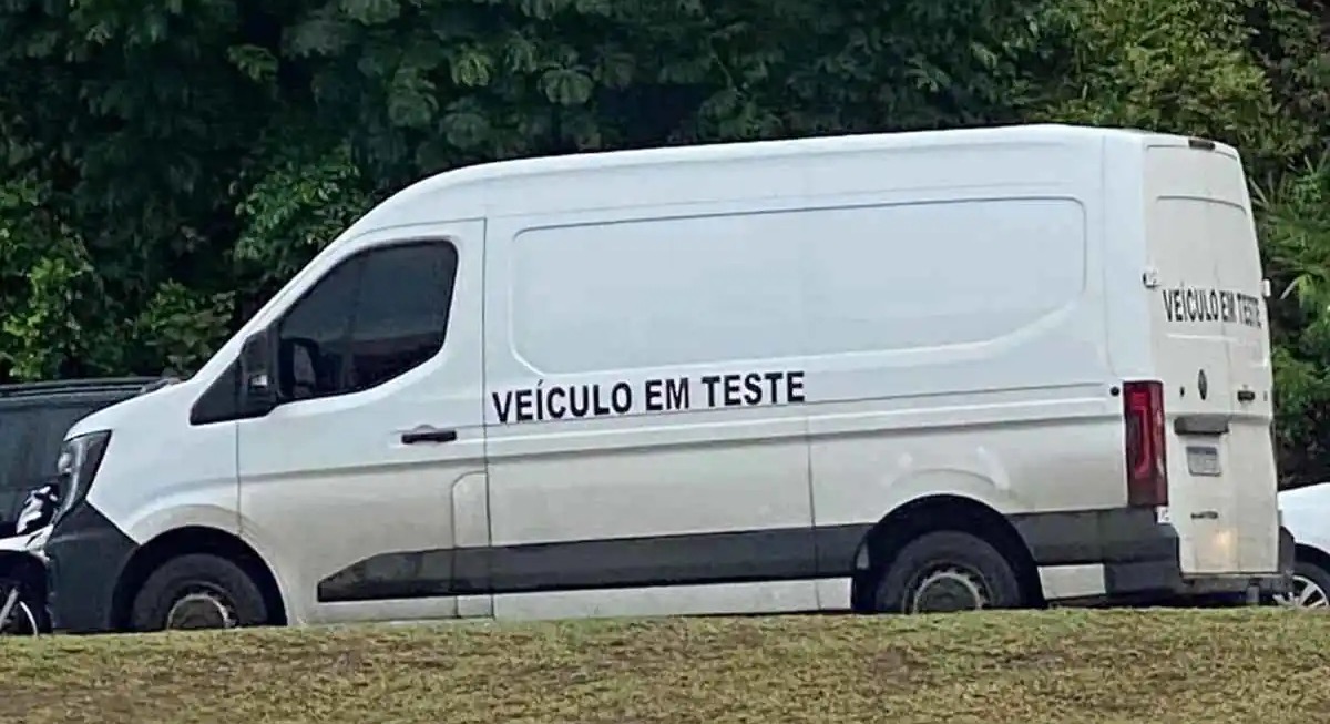 Renault Master sin camuflaje BR