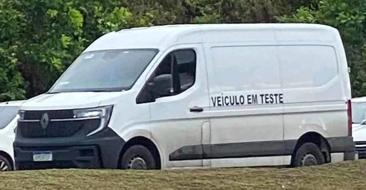 Renault Master sin camuflaje BR