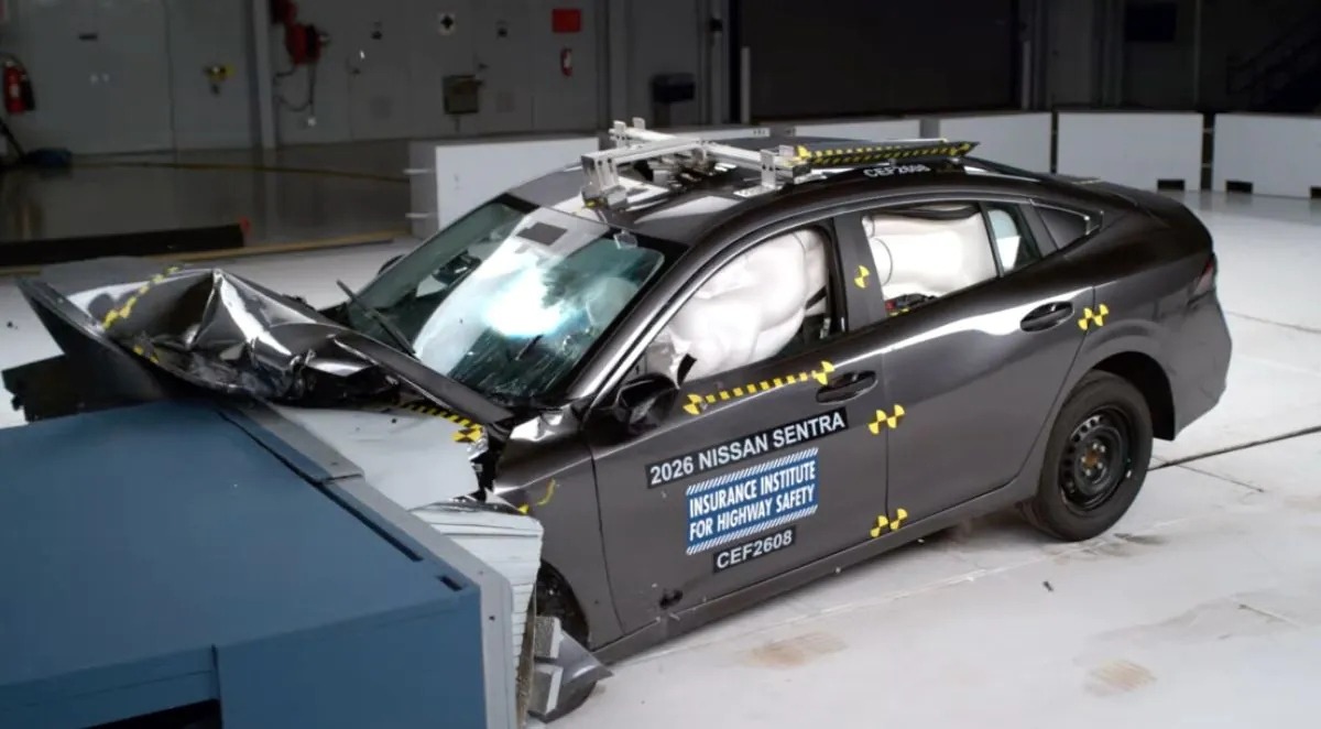 Nissan Sentra IIHS