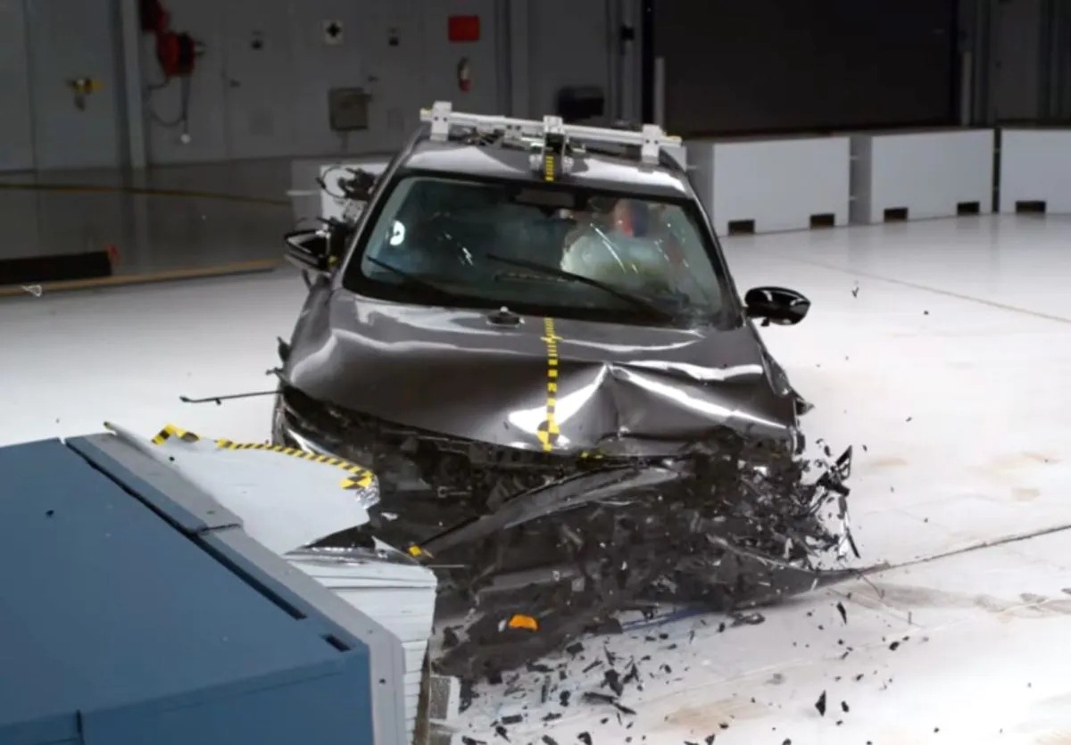 Nissan Sentra IIHS