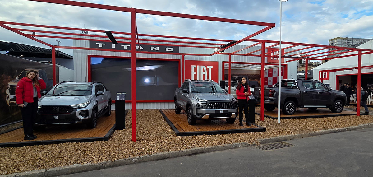 fiat stand