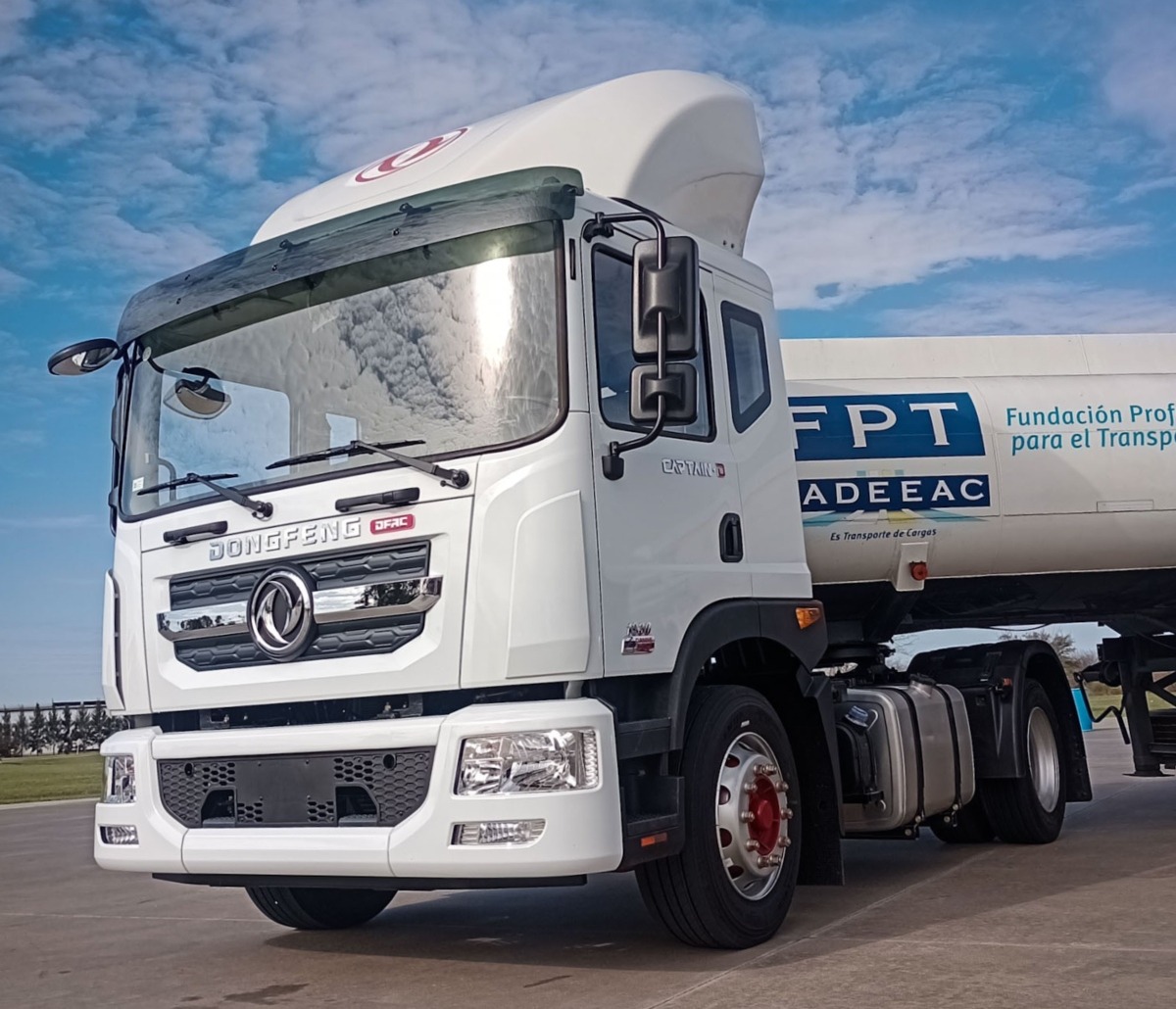 Dongfeng Captain D 1830 Tractor